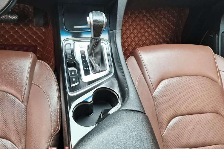 Used Baojun 560 2017 1.5T DCT Flagship Model Interior 4
