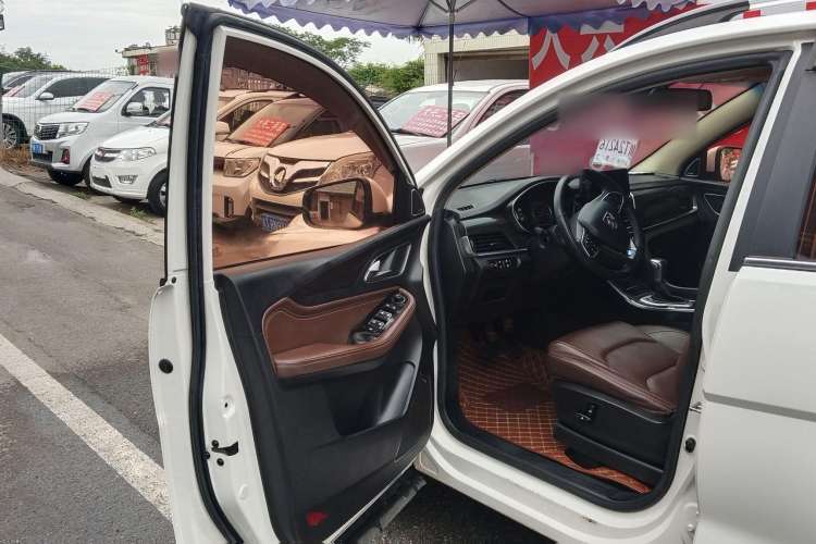 Used Baojun 560 2017 1.5T DCT Flagship Model Interior 6