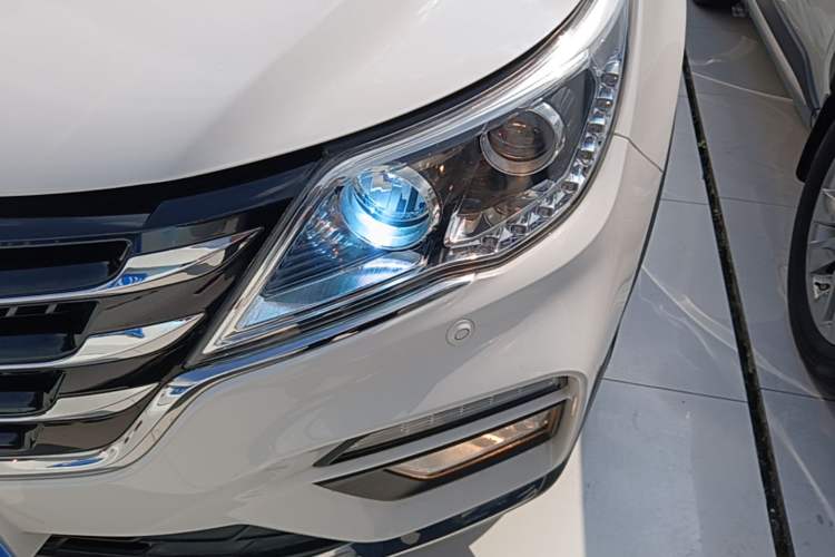 Used Baojun 560 2017 1.5T DCT Flagship Model 7 Seats Left Front Headlight