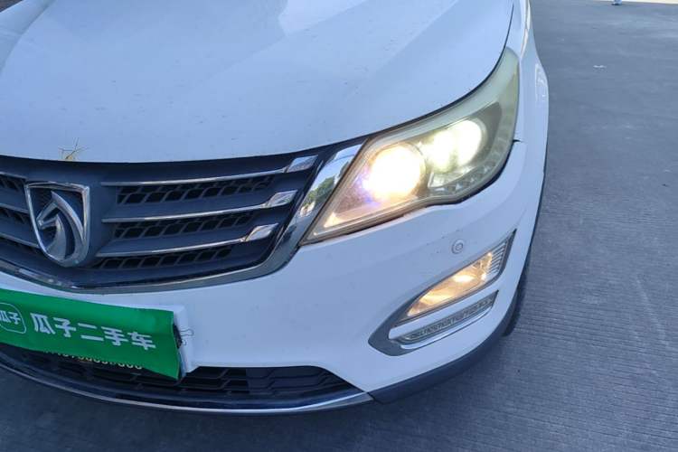 Used Baojun 560 2017 Rhythmic Edition 1.8L iAMT Prestige Model Left Front Headlight