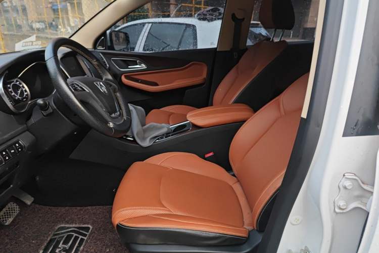 Used Baojun 560 2017 Rhythmic Edition 1.8L iAMT Prestige Model Left Front Seat