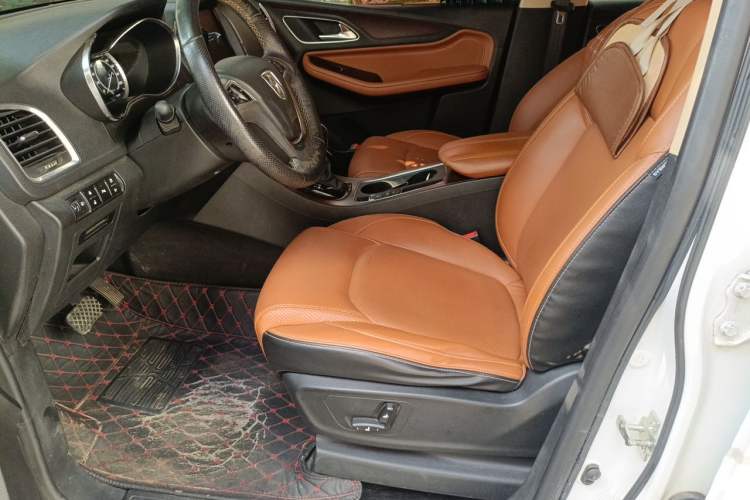 Used Baojun 560 2017 Rhythmic Edition 1.8L iAMT Prestige Model Left Front Seat