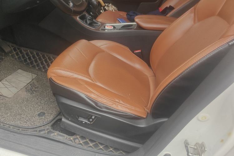 Used Baojun 560 2017 Rhythmic Edition 1.5T Manual Premium Model Left Front Seat