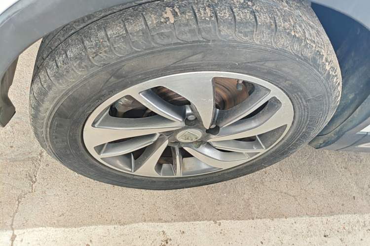 Used Baojun 560 2017 1.5T DCT Flagship Model 7 Seats Left Front Wheel Hub