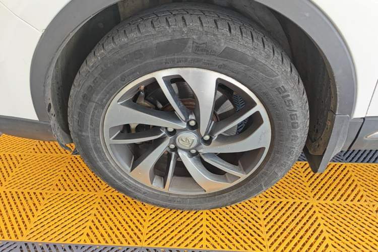 Used Baojun 560 2017 1.5T DCT Flagship Model 7 Seats Left Front Wheel Hub