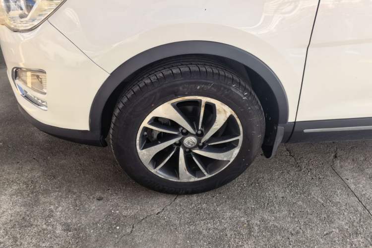 Used Baojun 560 2017 Rhythmic Edition 1.8L iAMT Prestige Model Left Front Wheel Hub