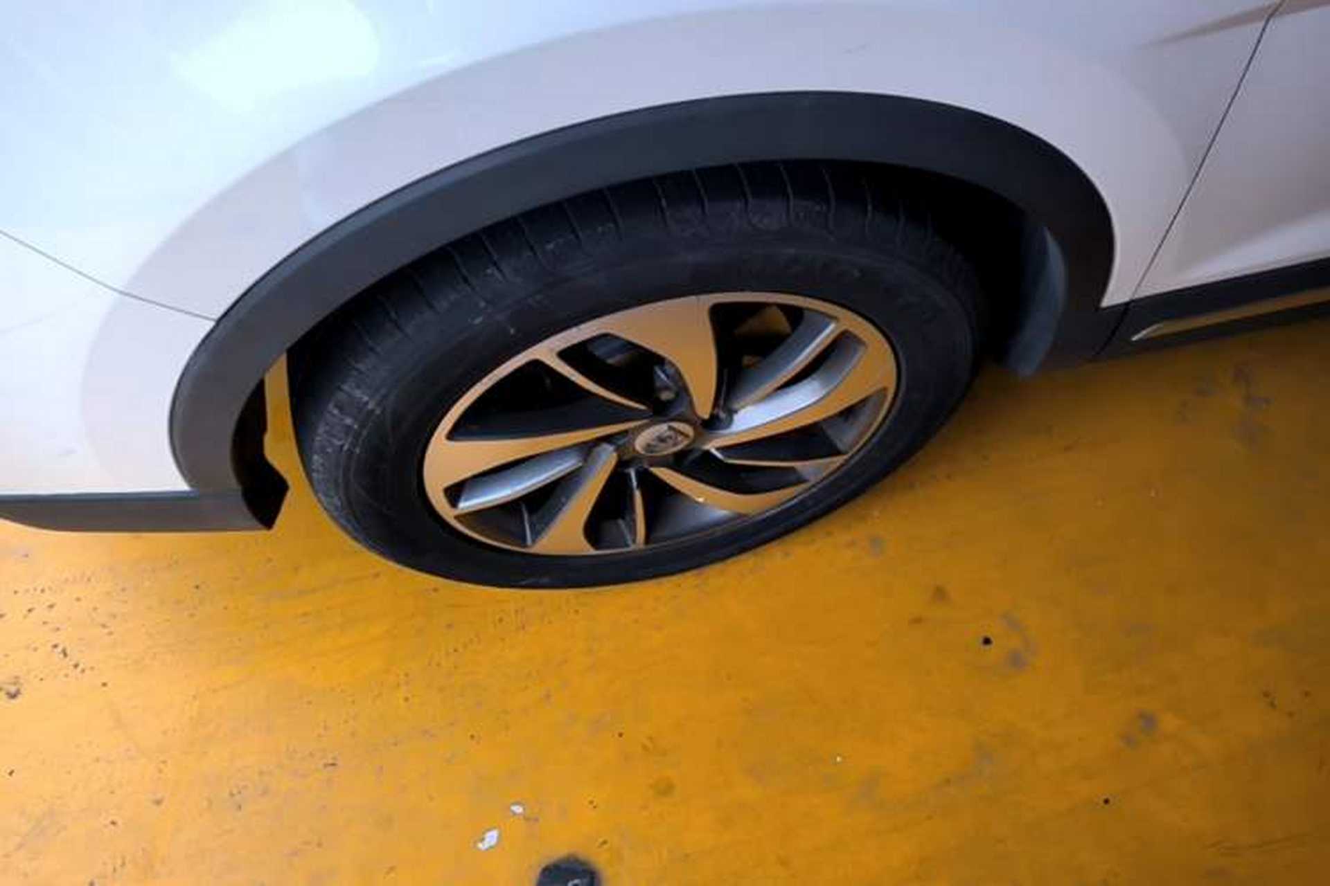 Used Baojun 560 2017 1.5T DCT Prestige Edition Left Front Wheel Hub