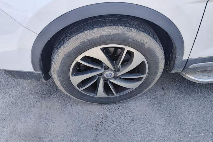 Used Baojun 560 2017 1.5T DCT Flagship Model 7 Seats Left Front Wheel Hub