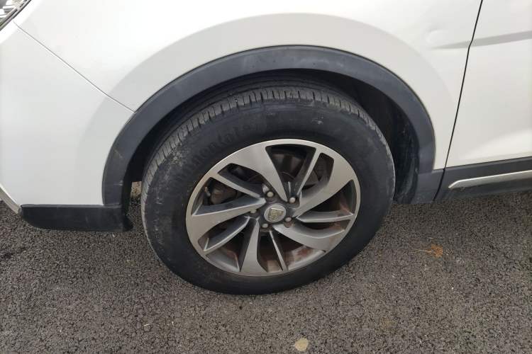 Used Baojun 560 2017 Rhythmic Edition 1.5T Manual Premium Model Left Front Wheel Hub