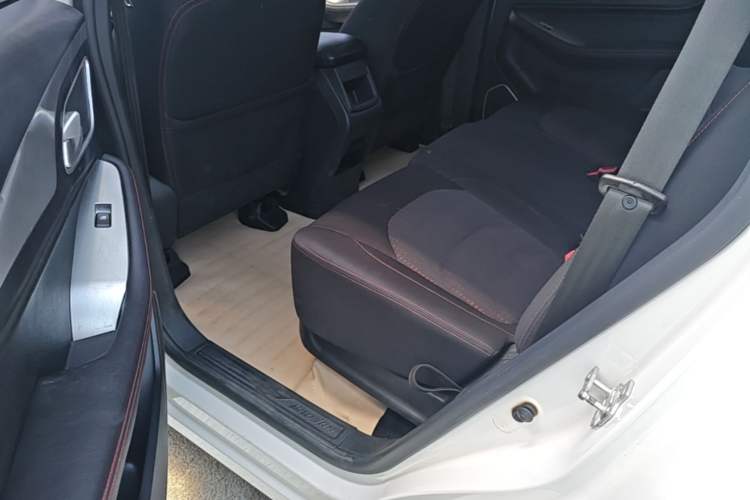 Used Baojun 560 2017 1.5T Manual Comfort Version 7 Seats Left Rear Seat