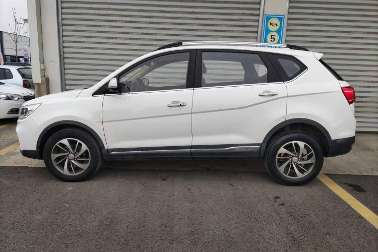 Used Baojun 560 2017 Rhythmic Edition 1.5T Manual Premium Model Left Side