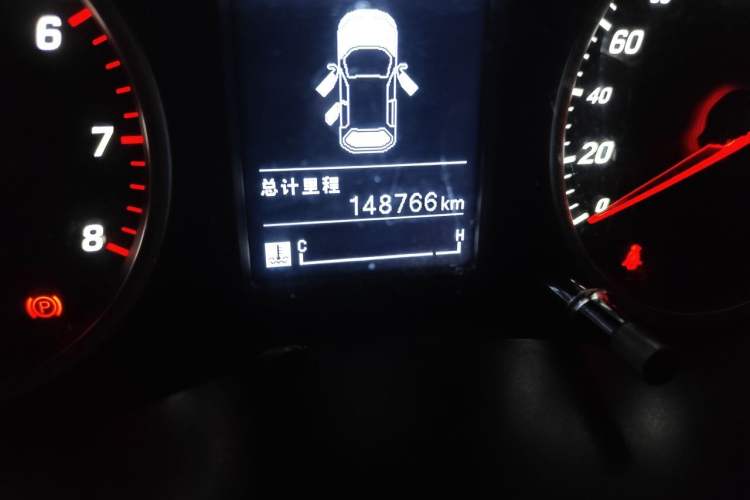 Used Baojun 560 2017 1.5T Manual Comfort Version 7 Seats Odometer Close Up