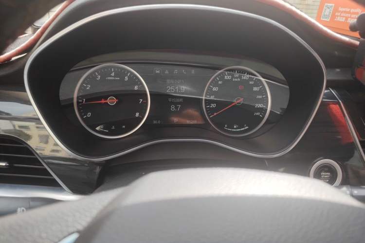 Used Baojun 560 2017 1.5T DCT Flagship Model Odometer Close Up