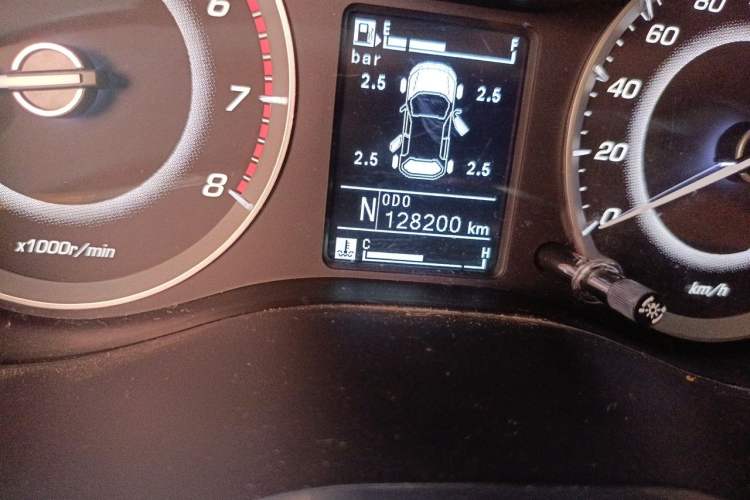 Used Baojun 560 2017 Rhythmic Edition 1.8L iAMT Prestige Model Odometer Close Up