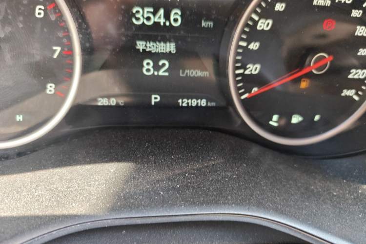 Used Baojun 560 2017 1.5T DCT Flagship Model Odometer Close Up