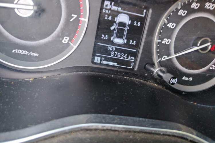 Used Baojun 560 2017 Rhythmic Edition 1.5T Manual Premium Model Odometer Close Up