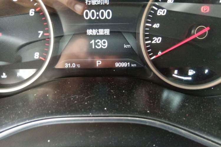 Used Baojun 560 2017 1.5T DCT Flagship Model Odometer Close Up