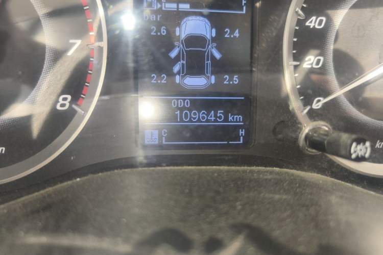 Used Baojun 560 2017 Rhythmic Edition 1.5T Manual Premium Model Odometer Close Up