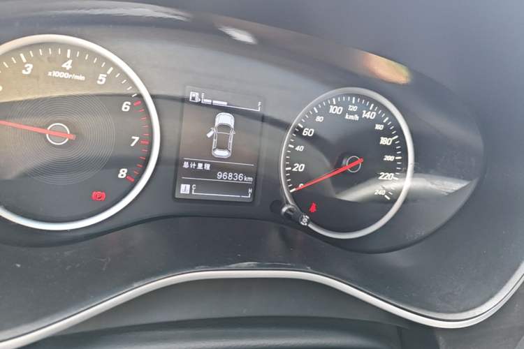 Used Baojun 560 2017 1.5T Manual Comfort Version 7 Seats Odometer Close Up