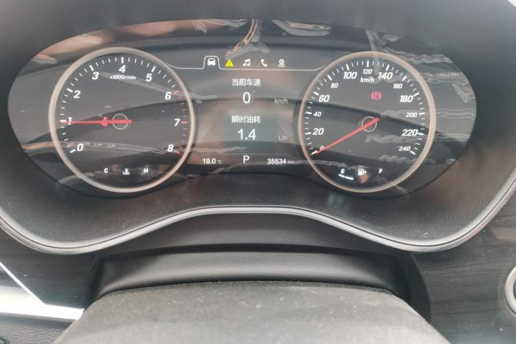 Used Baojun 560 2017 1.5T DCT Flagship Model Odometer Close Up