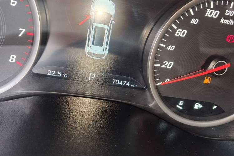Used Baojun 560 2017 1.5T DCT Flagship Model Odometer Close Up