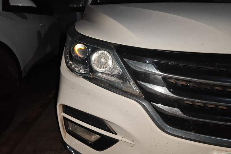 Used Baojun 560 2017 1.5T Manual Comfort Version 7 Seats Right Front Headlight