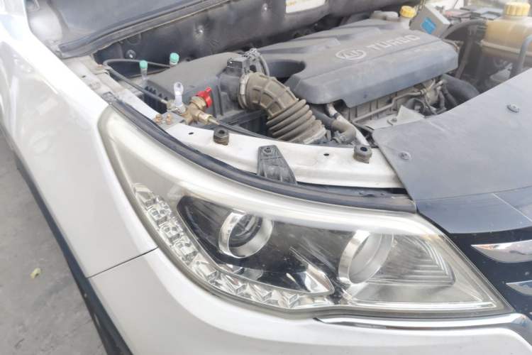 Used Baojun 560 2017 Rhythmic Edition 1.5T Manual Premium Model Right Front Headlight