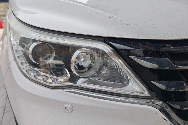 Used Baojun 560 2017 1.5T DCT Flagship Model 7 Seats Right Front Headlight