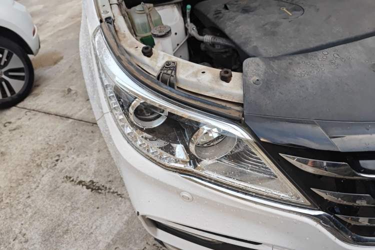 Used Baojun 560 2017 Rhythmic Edition 1.8L iAMT Prestige Model Right Front Headlight