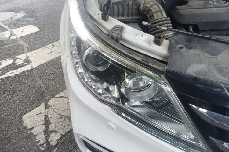 Used Baojun 560 2017 Rhythmic Edition 1.5T Manual Premium Model Right Front Headlight