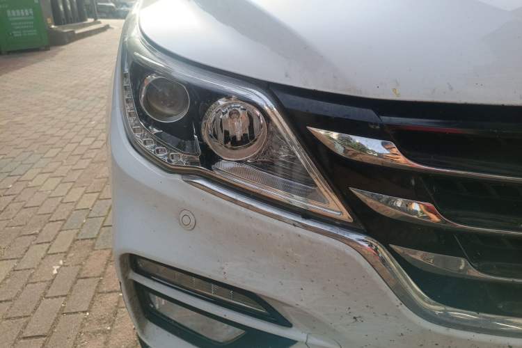 Used Baojun 560 2017 Rhythmic Edition 1.8L iAMT Prestige Model Right Front Headlight