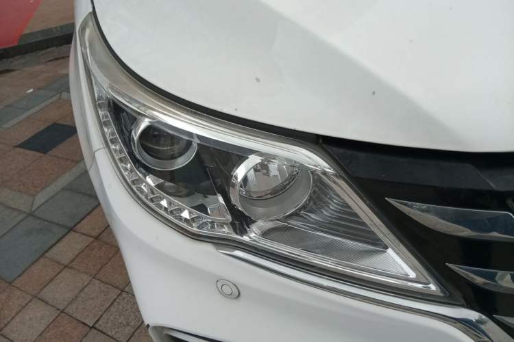 Used Baojun 560 2017 1.5T DCT Flagship Model Right Front Headlight