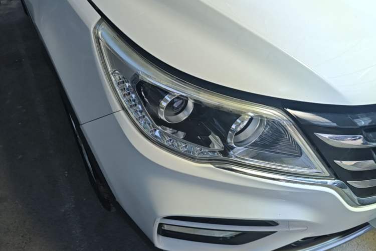 Used Baojun 560 2017 1.5T Manual Comfort Version 7 Seats Right Front Headlight