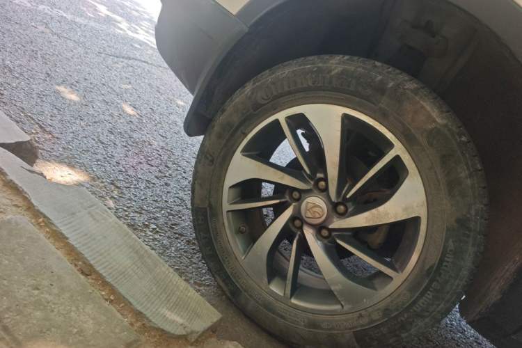 Used Baojun 560 2017 Rhythmic Edition 1.5T Manual Premium Model Right Front Wheel Hub