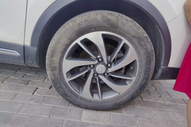 Used Baojun 560 2017 Rhythmic Edition 1.5T Manual Premium Model Right Front Wheel Hub