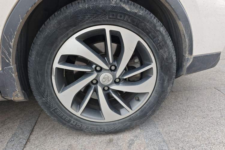 Used Baojun 560 2017 1.5T DCT Flagship Model 7 Seats Right Front Wheel Hub
