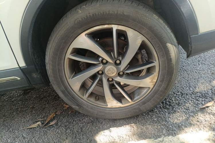 Used Baojun 560 2017 Rhythmic Edition 1.8L iAMT Prestige Model Right Front Wheel Hub