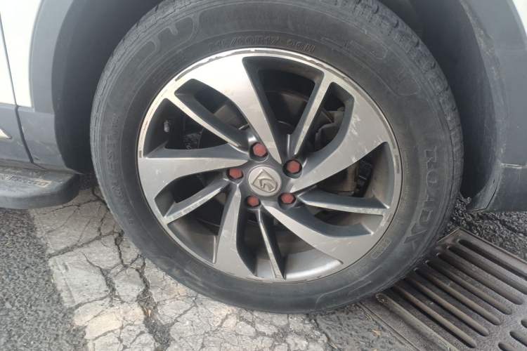 Used Baojun 560 2017 Rhythmic Edition 1.5T Manual Premium Model Right Front Wheel Hub