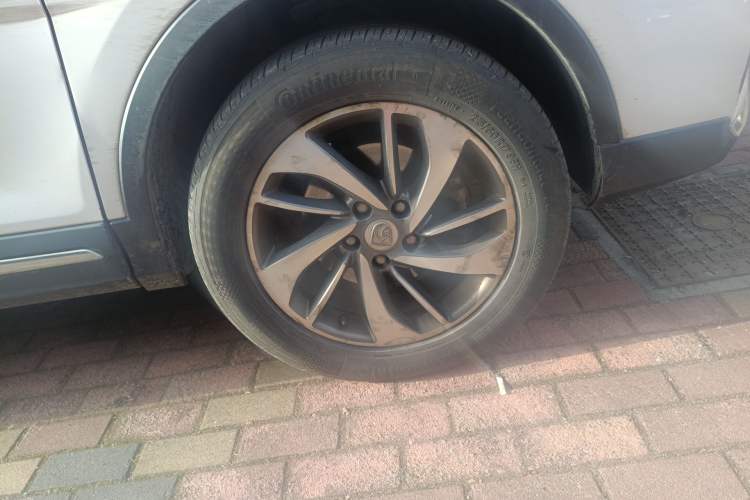 Used Baojun 560 2017 Rhythmic Edition 1.8L iAMT Prestige Model Right Front Wheel Hub