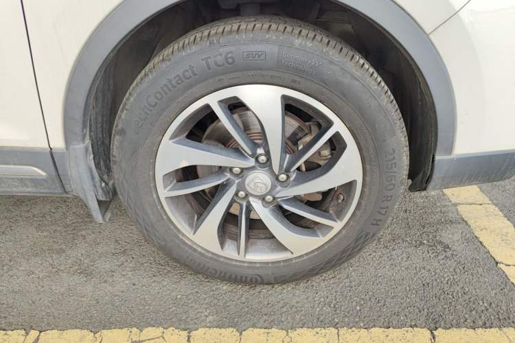Used Baojun 560 2017 1.5T DCT Flagship Model 7 Seats Right Front Wheel Hub