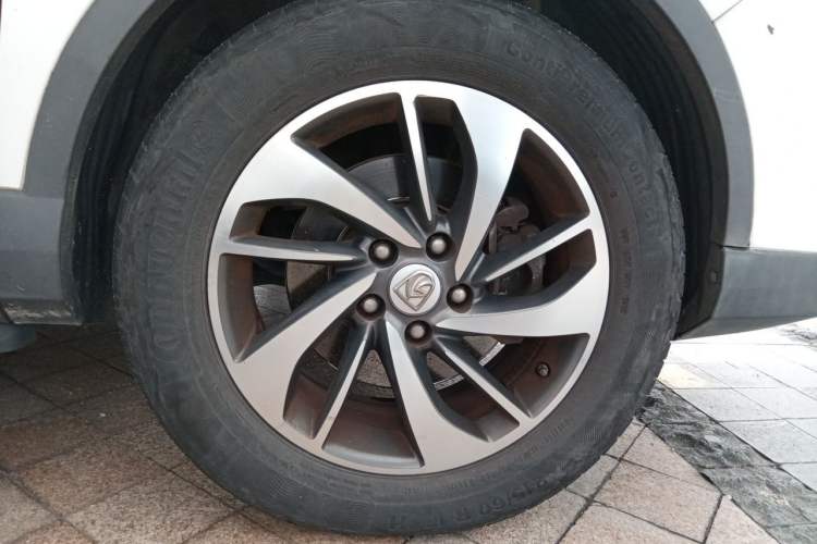 Used Baojun 560 2017 1.5T DCT Flagship Model Right Front Wheel Hub