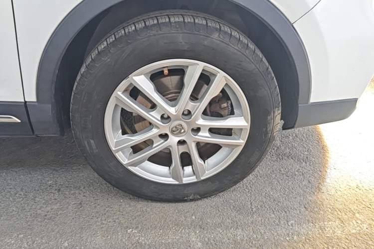 Used Baojun 560 2017 1.5T Manual Comfort Version 7 Seats Right Front Wheel Hub