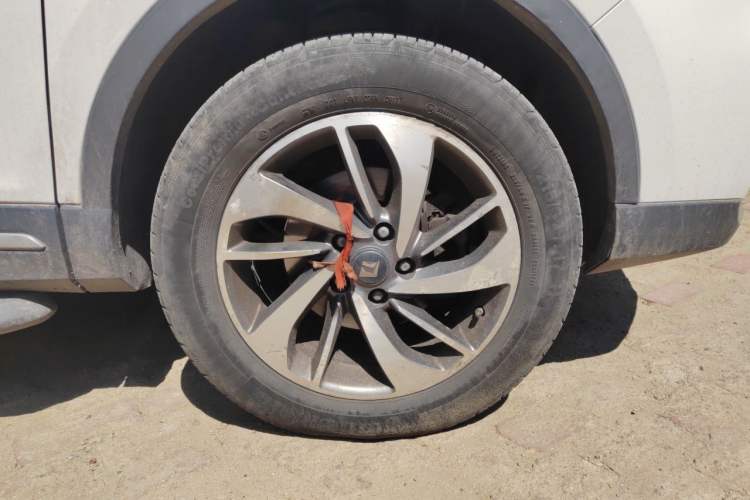Used Baojun 560 2017 Rhythmic Edition 1.8L iAMT Prestige Model Right Front Wheel Hub
