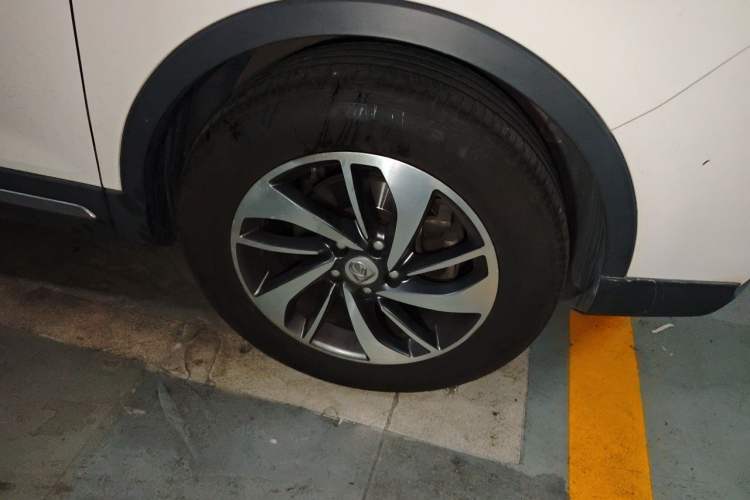 Used Baojun 560 2017 Rhythmic Edition 1.5T Manual Premium Model Right Front Wheel Hub