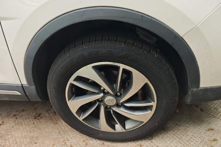 Used Baojun 560 2017 Rhythmic Edition 1.8L iAMT Prestige Model Right Front Wheel Hub