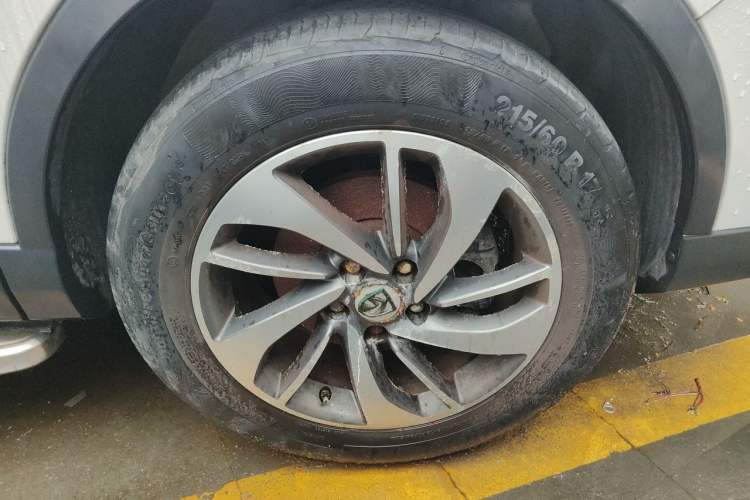 Used Baojun 560 2017 Rhythmic Edition 1.8L iAMT Prestige Model Right Front Wheel Hub