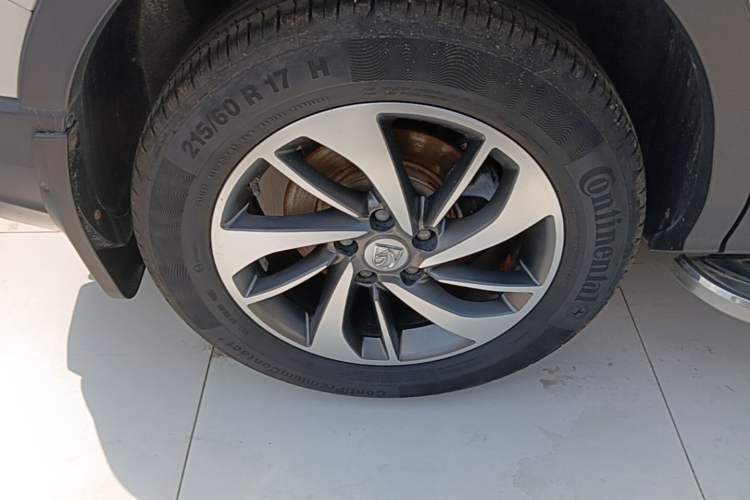 Used Baojun 560 2017 1.5T DCT Flagship Model 7 Seats Right Rear Wheel Hub