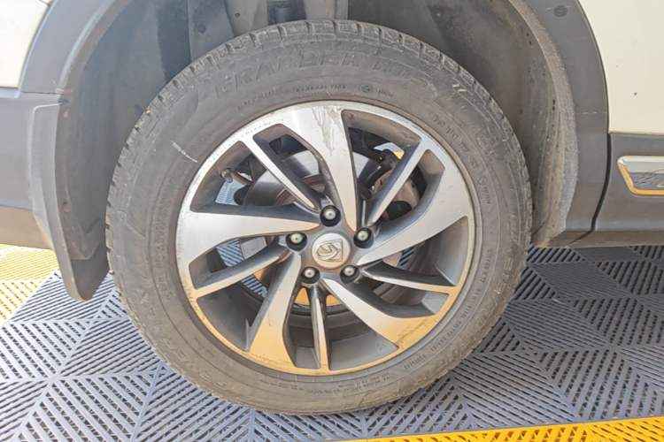 Used Baojun 560 2017 1.5T DCT Flagship Model 7 Seats Right Rear Wheel Hub