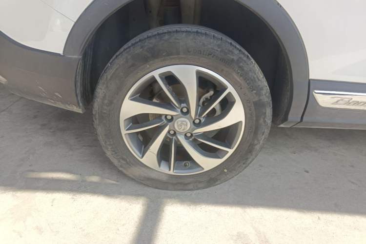 Used Baojun 560 2017 1.5T DCT Flagship Model Right Rear Wheel Hub