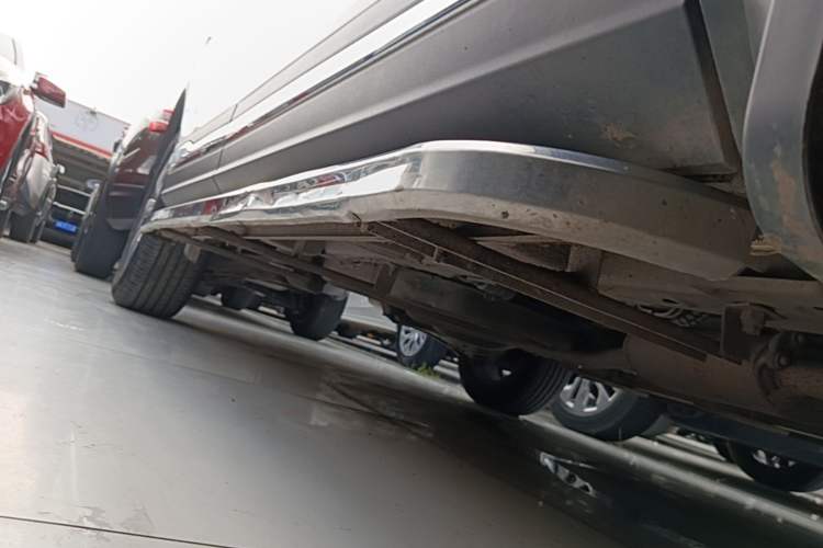 Used Baojun 560 2017 1.5T DCT Flagship Model 7 Seats Right Side Sill